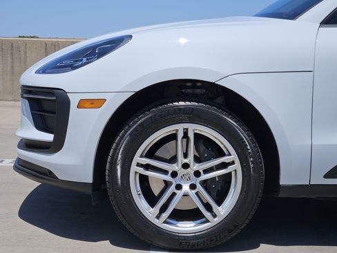 Certified 2026 Porsche Macan AWD/4WD image 13