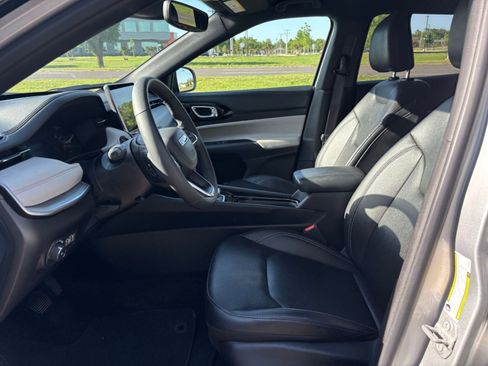 Used 2025 Jeep Compass Limited AWD/4WD image 28