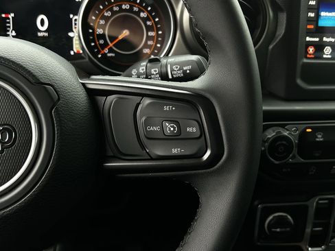 Used 2023 Jeep Wrangler Unlimited Sport AWD/4WD image 15