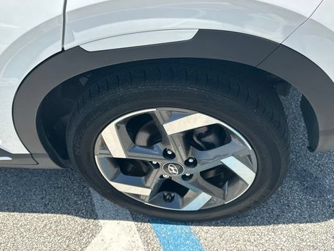 Used 2024 Hyundai Venue Limited FWD image 10