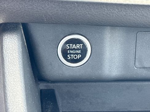 Used 2023 Nissan Rogue SV FWD image 27