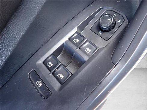 Used 2020 Volkswagen Jetta SE w/ SE Cold Weather Package FWD image 10