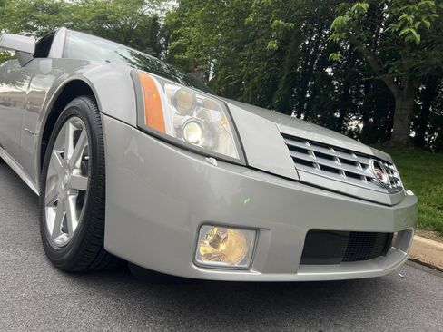 Used 2004 Cadillac XLR RWD image 90