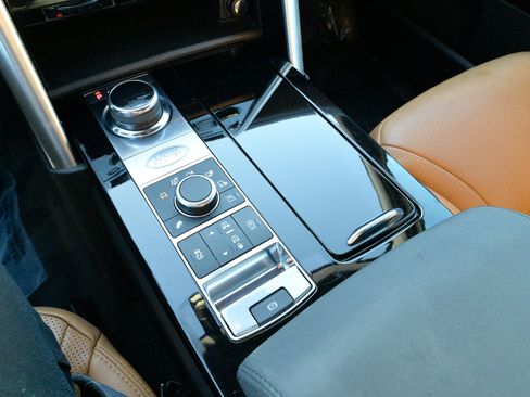 Used 2019 Land Rover Discovery HSE image 28