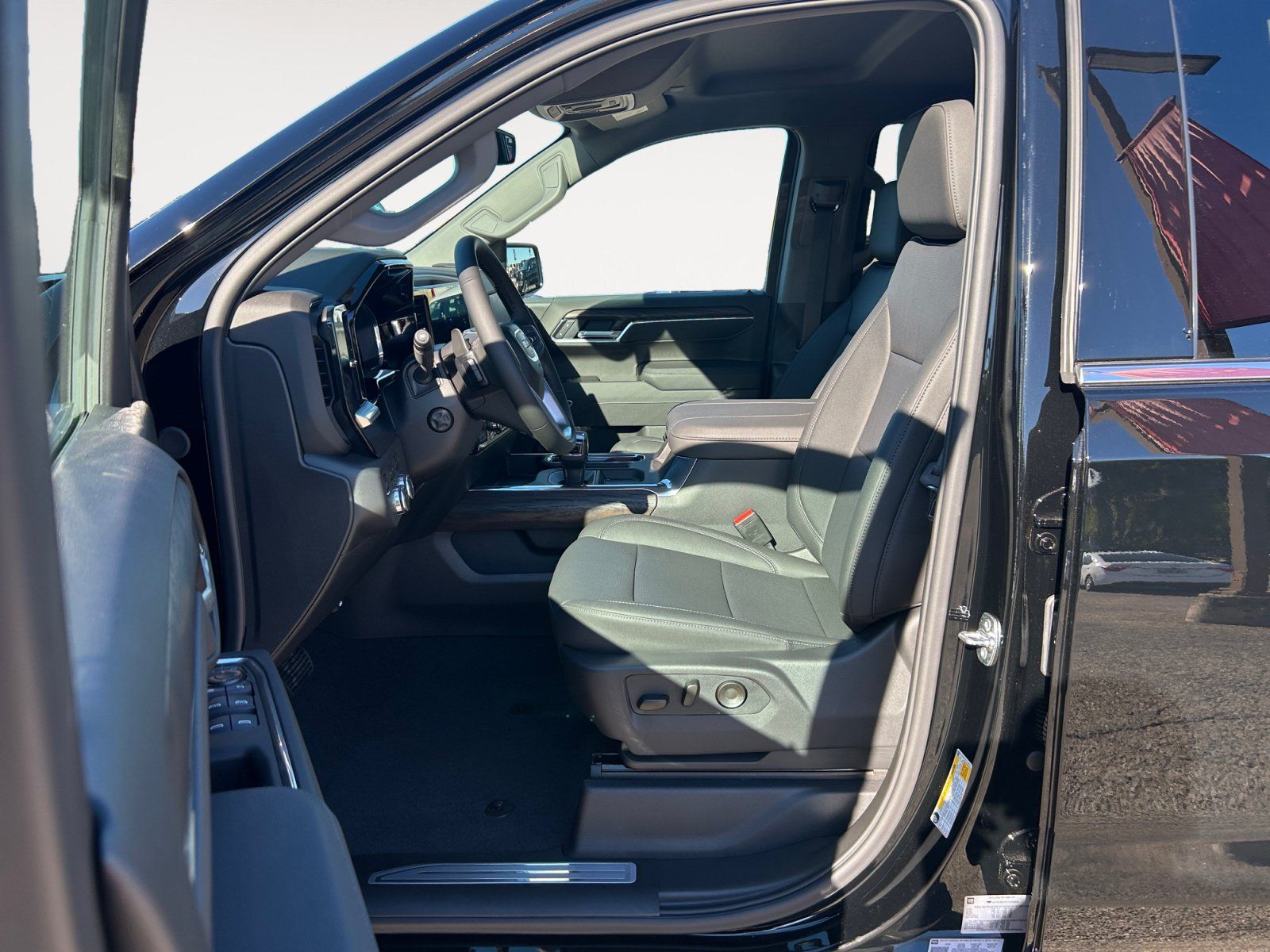 Used 2026 GMC Sierra 1500 SLT AWD/4WD image 22