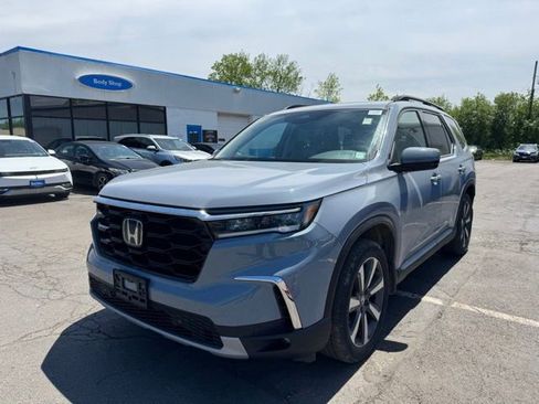 Used 2023 Honda Pilot Touring image 6