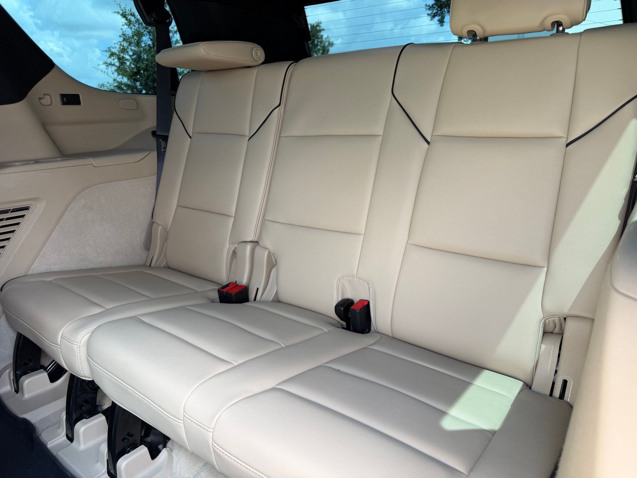 Certified 2024 Cadillac Escalade Premium Luxury w/ Performance Package AWD/4WD image 45