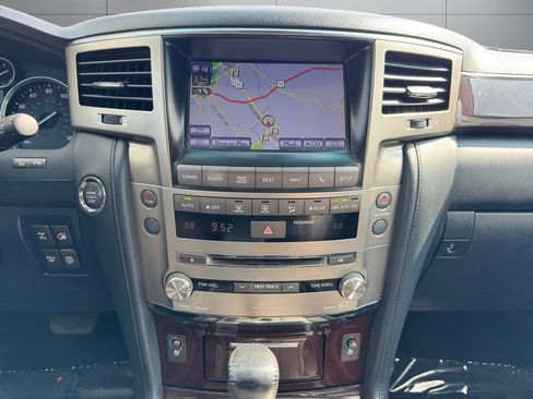 Used 2014 Lexus LX 570 4WD image 15