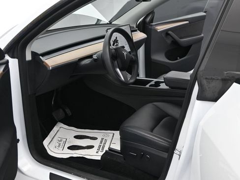 Used 2023 Tesla Model Y Long Range AWD/4WD image 12