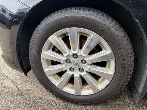 Used 2015 Toyota Sienna Limited w/ Four Season Floor Mat Package image 8