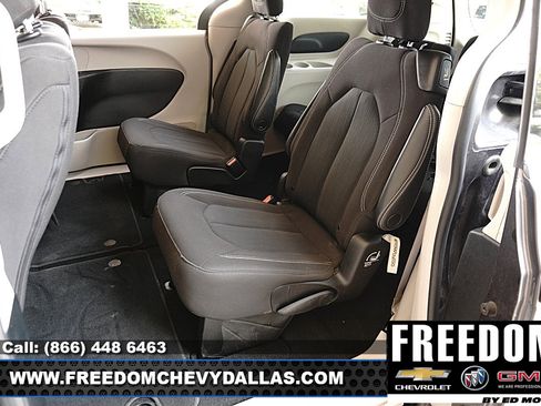Used 2023 Chrysler Voyager LX FWD image 10