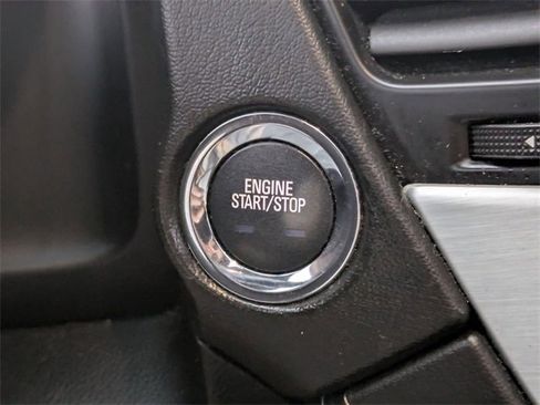 Used 2015 GMC Yukon XL SLT image 16