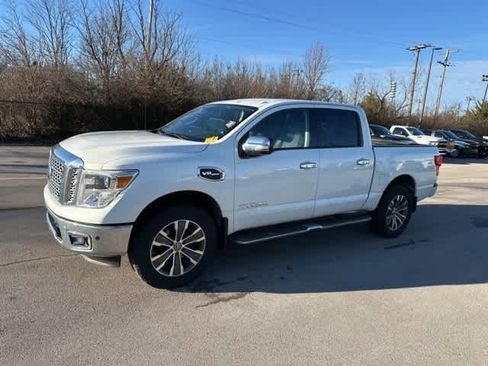 Used 2017 Nissan Titan SL image 17