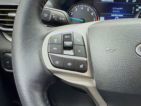 Used 2022 Ford Explorer XLT w/ Equipment Group 202A image 11