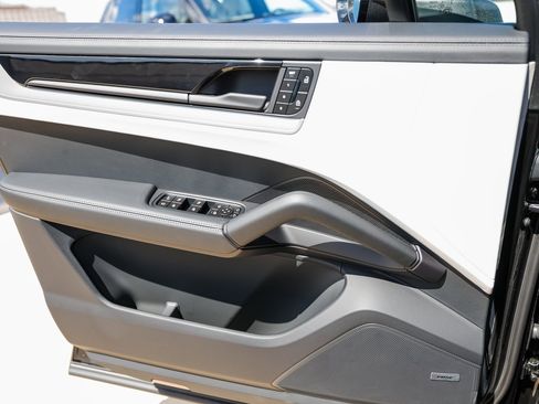 New 2025 Porsche Cayenne E-Hybrid Coupe image 23