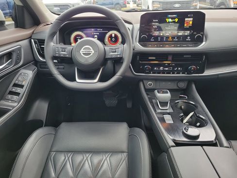 Used 2021 Nissan Rogue Platinum image 12