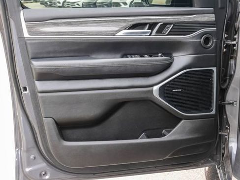 Used 2022 Jeep Wagoneer Series II w/ Premium Group I AWD/4WD image 10