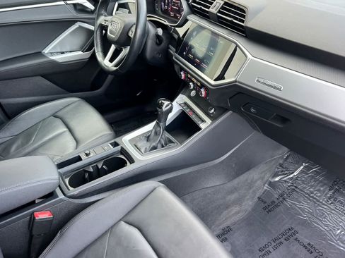 Used 2019 Audi Q3 2.0T Premium w/ Convenience Package AWD/4WD image 17
