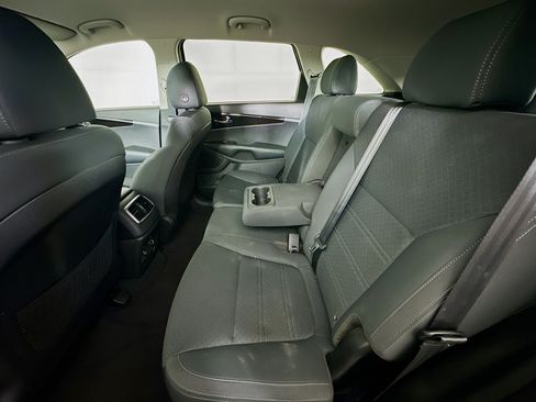 Used 2020 Kia Sorento LX FWD image 27