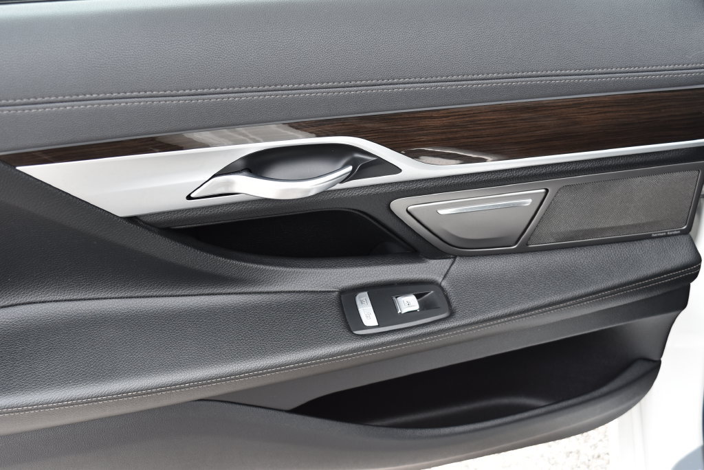 Used 2019 BMW 740i xDrive AWD/4WD image 11