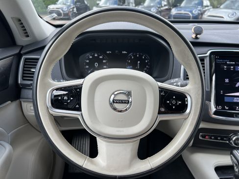 Used 2020 Volvo XC90 T6 Momentum AWD/4WD image 18