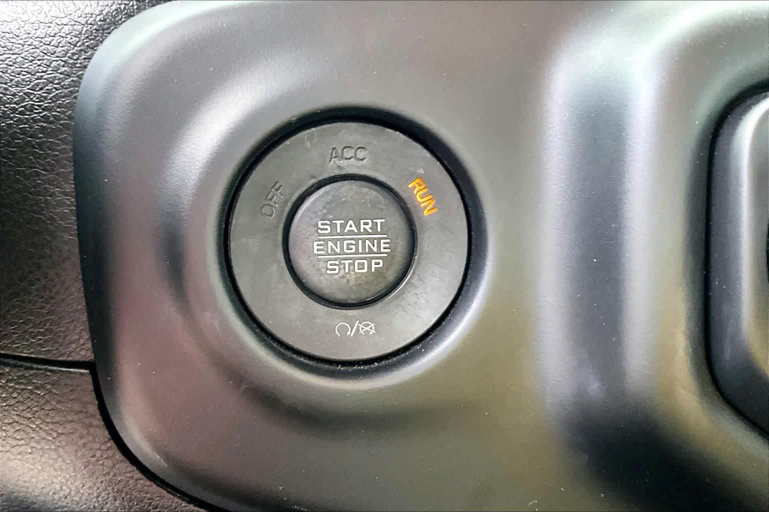 Used 2020 Jeep Wrangler Unlimited Sahara AWD/4WD image 32