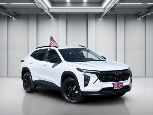 New 2026 Chevrolet Trax LT w/ Driver Confidence Package FWD image 1