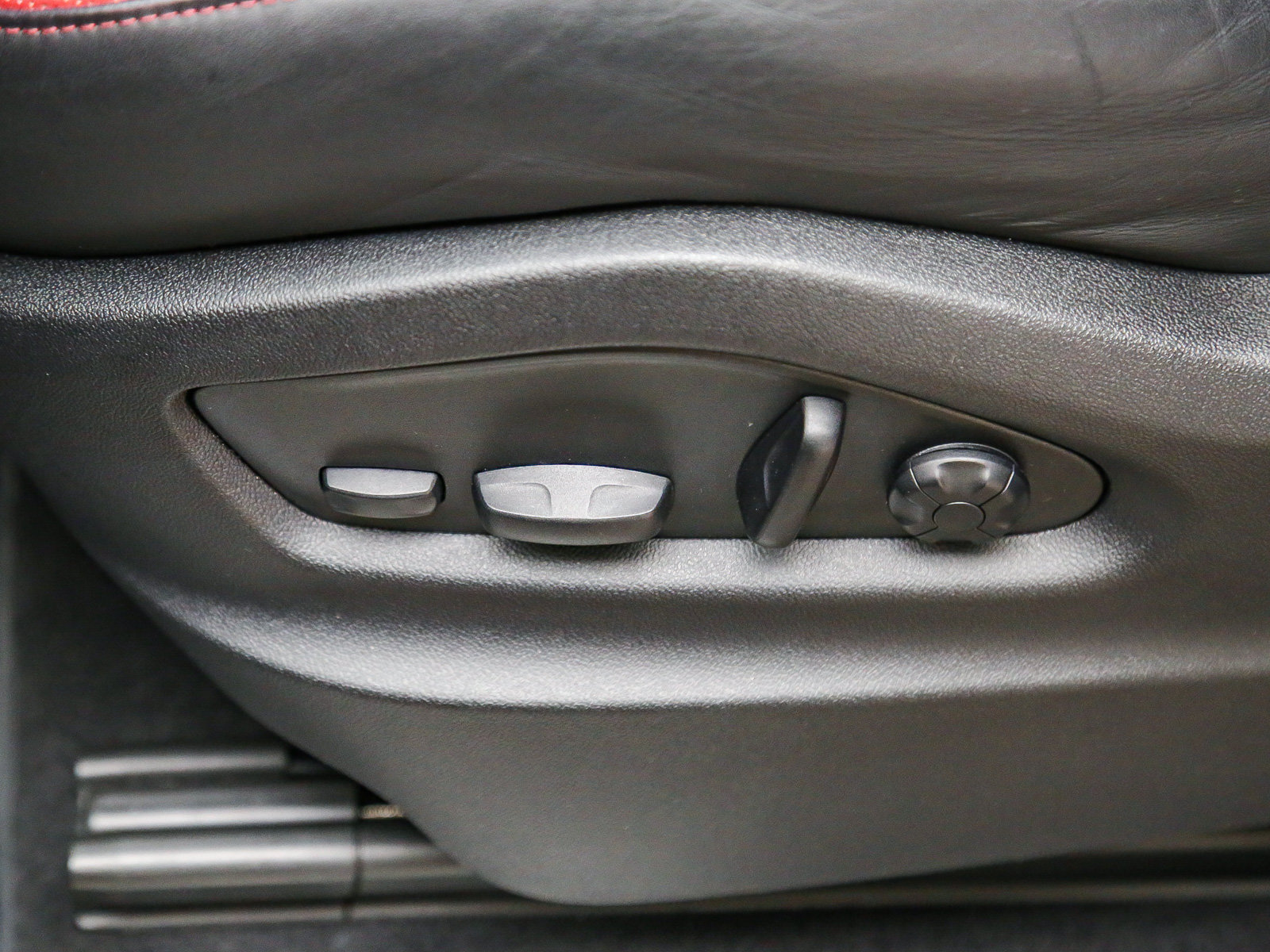 Certified 2024 Porsche Cayenne Coupe AWD/4WD image 25