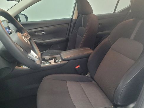 Used 2024 Nissan Sentra SV FWD image 17