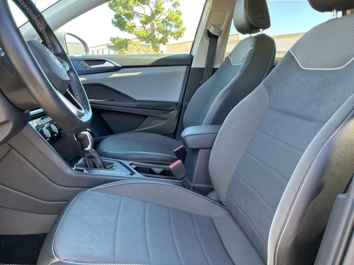 Used 2023 Volkswagen Taos SE w/ Panoramic Sunroof Package FWD image 18