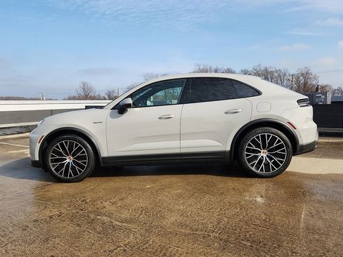 New 2026 Porsche Macan 4 Electric image 2