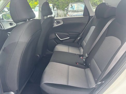 Used 2025 Kia Soul LX w/ LX Technology Package FWD image 22