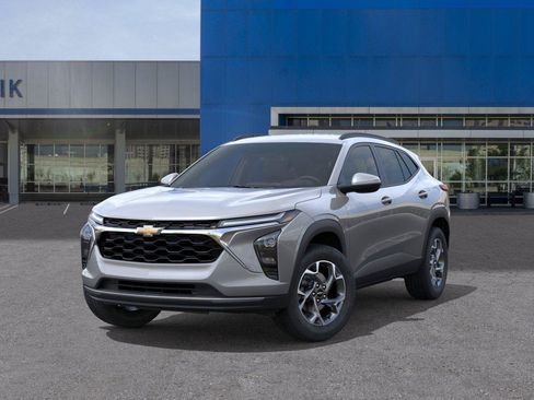New 2026 Chevrolet Trax LT w/ Driver Confidence Package FWD image 6