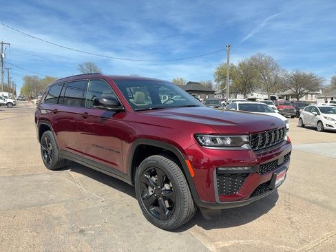 New 2026 Jeep Grand Cherokee L Limited w/ Limited Altitude Package AWD/4WD image 4