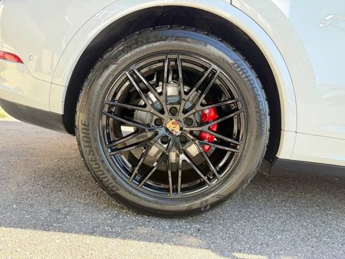 Used 2024 Porsche Cayenne S AWD/4WD image 38