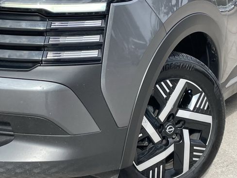 Used 2025 Nissan Kicks SV image 8