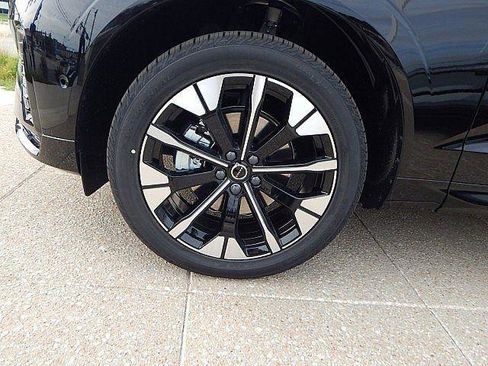 New 2026 Volvo XC60 B5 Plus w/ Protection Package Premier AWD/4WD image 12