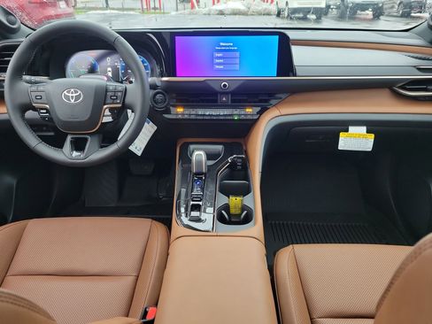 New 2025 Toyota Crown Signia image 9