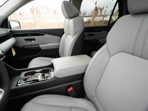 New 2025 Honda Pilot Touring image 10