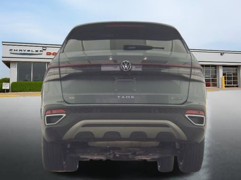 Used 2025 Volkswagen Taos SE AWD/4WD image 5