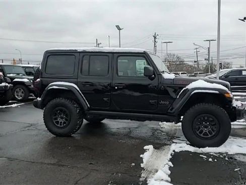 Used 2024 Jeep Wrangler Unlimited Rubicon image 3