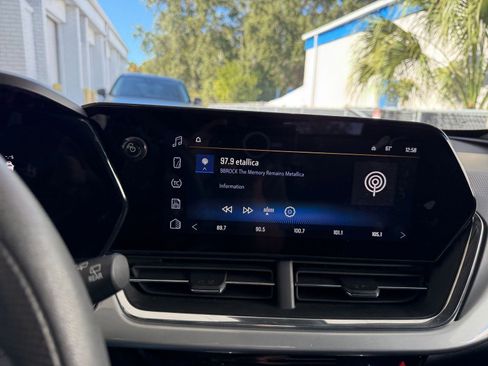 Used 2025 Chevrolet Trax LT image 21