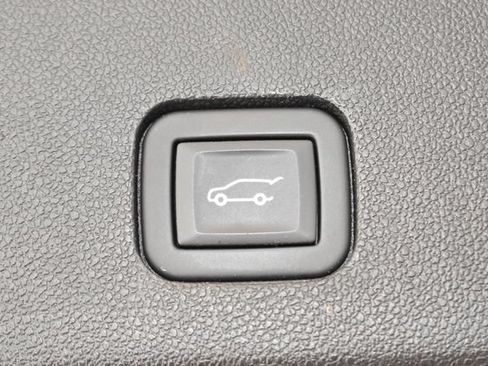 Used 2024 Cadillac XT6 Sport w/ Technology Package AWD/4WD image 17