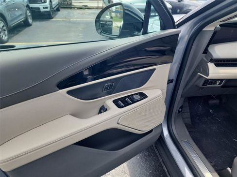 New 2025 Lincoln Nautilus Premier image 15