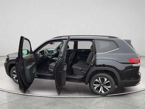 Used 2024 Volkswagen Atlas SE image 22