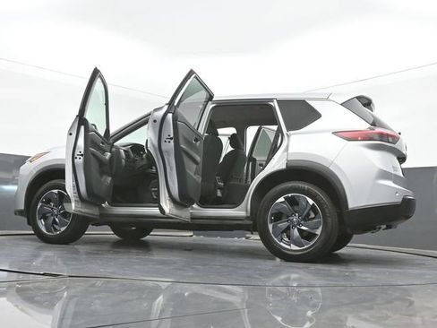 Used 2025 Nissan Rogue SV FWD image 51