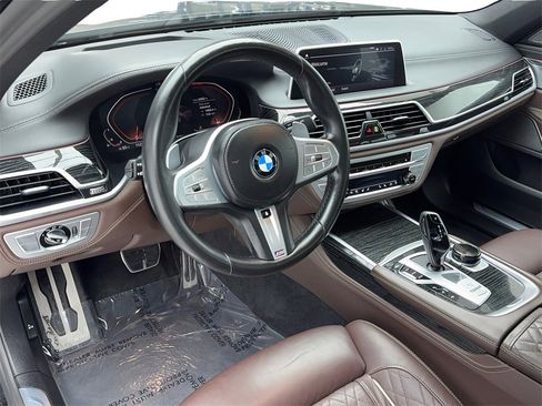 Used 2022 BMW 750i xDrive w/ Luxury Rear Seating Package image 14
