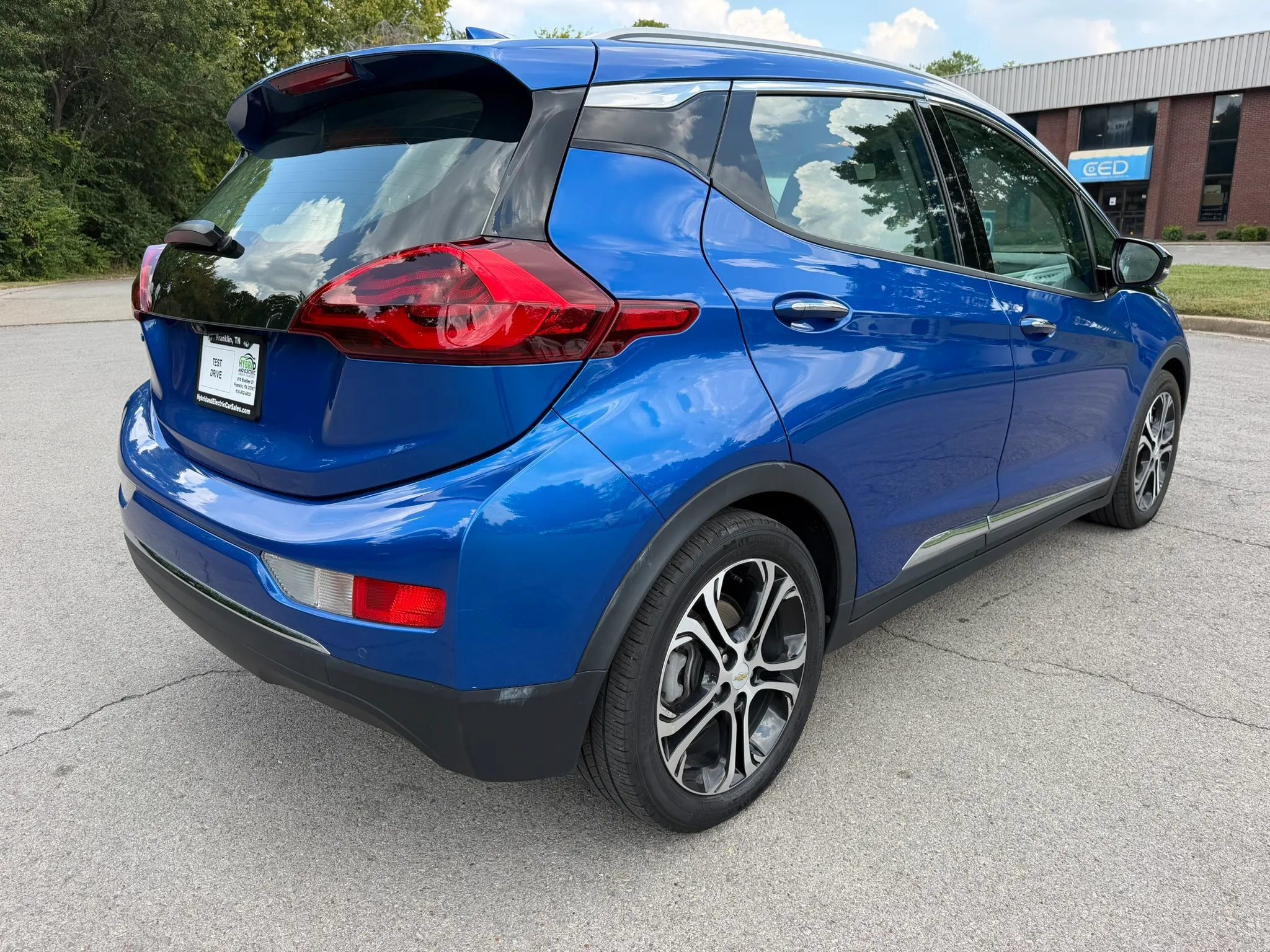 Used 2019 Chevrolet Bolt Premier w/ Infotainment Package FWD image 7