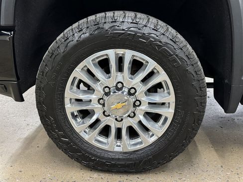 Used 2022 Chevrolet Silverado 2500 High Country w/ Z71 Off-Road Package image 6