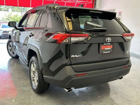Used 2025 Toyota RAV4 XLE AWD/4WD image 5